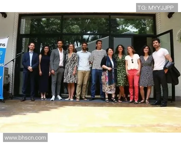 揭秘足球明星背后的助理团队与他们的故事